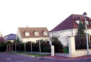 france-suburban-199505.jpg
