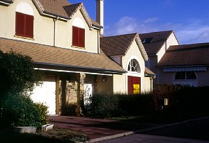 france-suburban-199509.jpg
